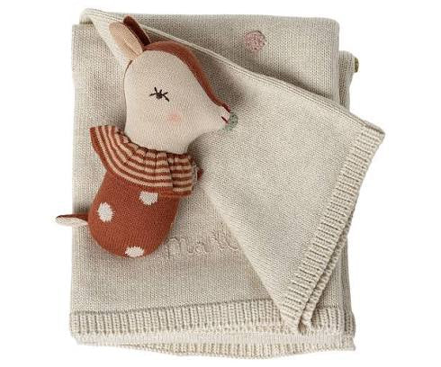Couverture bébé à pois et hochet faon
