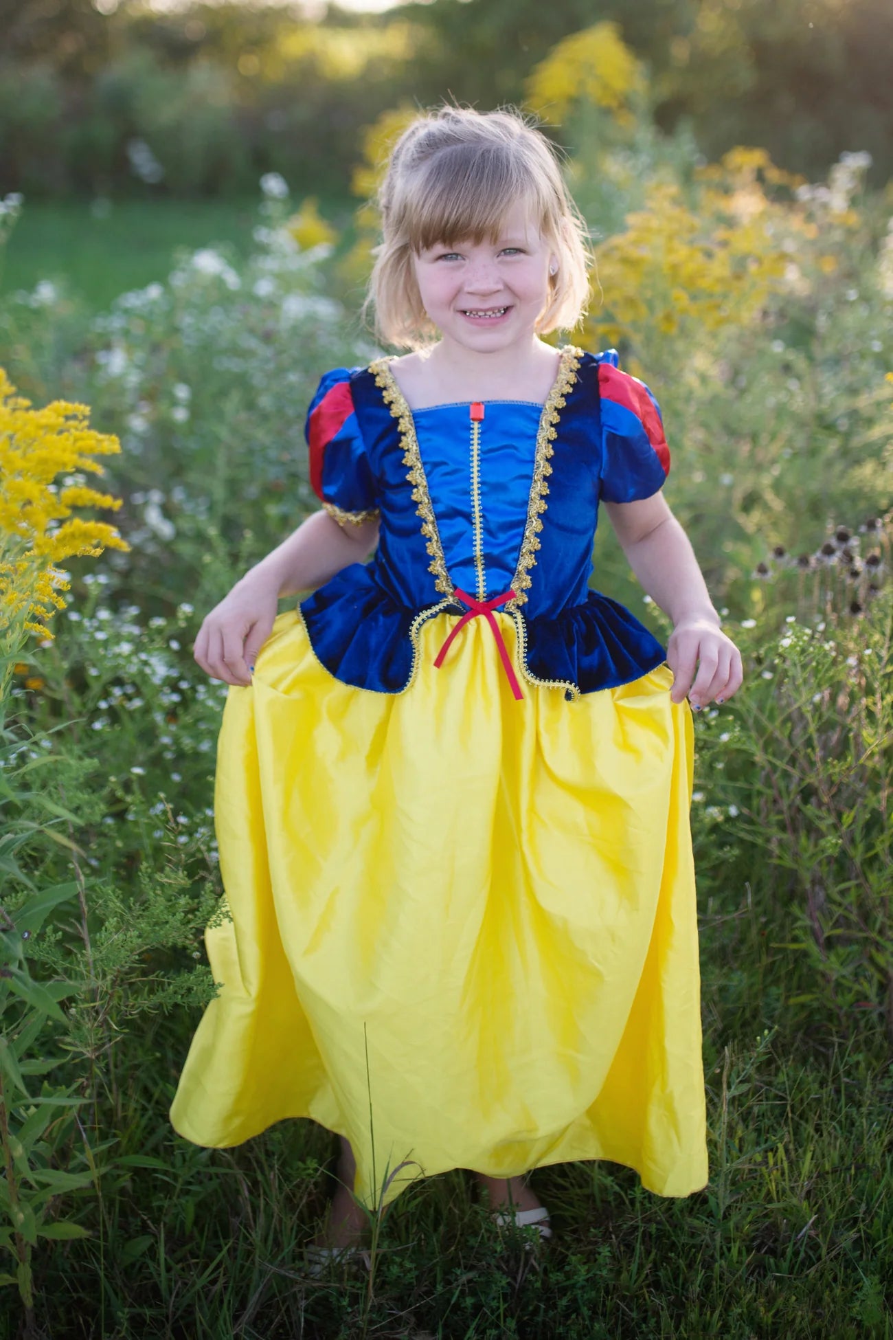 Robe de princesse jaune et bleue