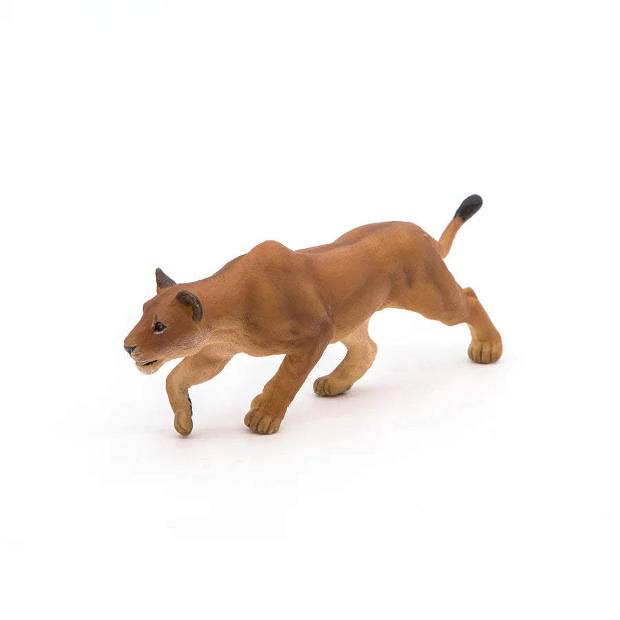 Figurine Papo lionne chassant