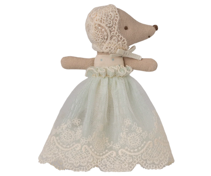 Bébé souris en robe
