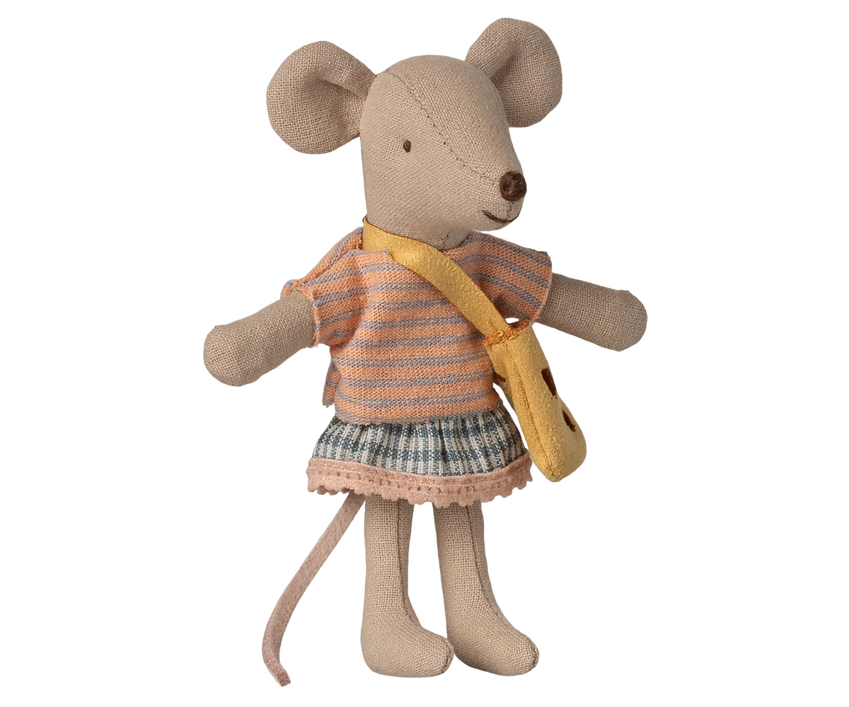 Souris avec son sac, Petite soeur