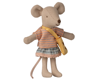 Souris avec son sac, Petite soeur