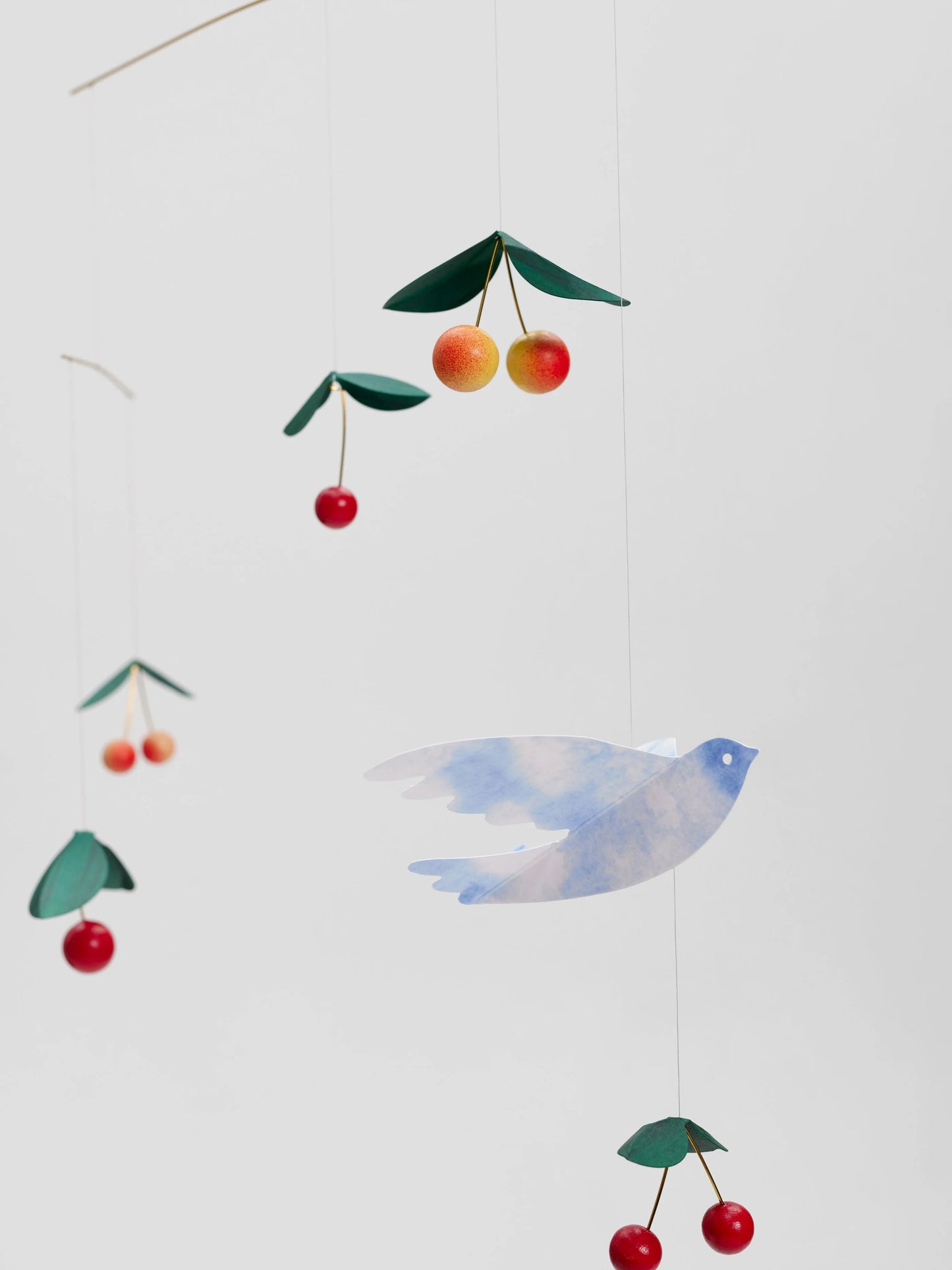 Mobile fabriqué à la main au Danemark - Cherry Bird