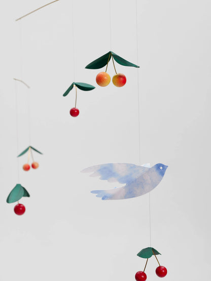 Mobile fabriqué à la main au Danemark - Cherry Bird
