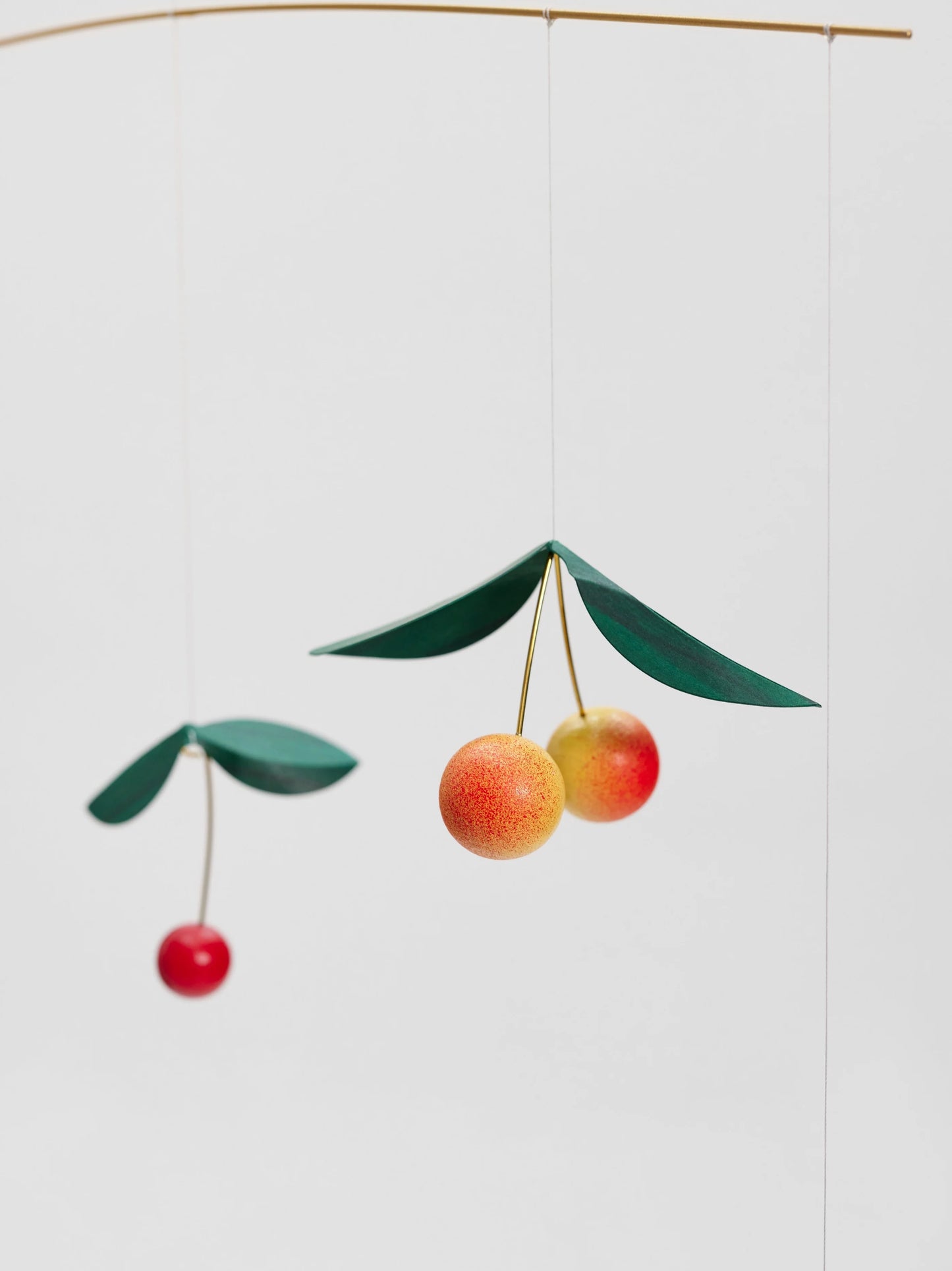 Mobile fabriqué à la main au Danemark - Cherry Bird