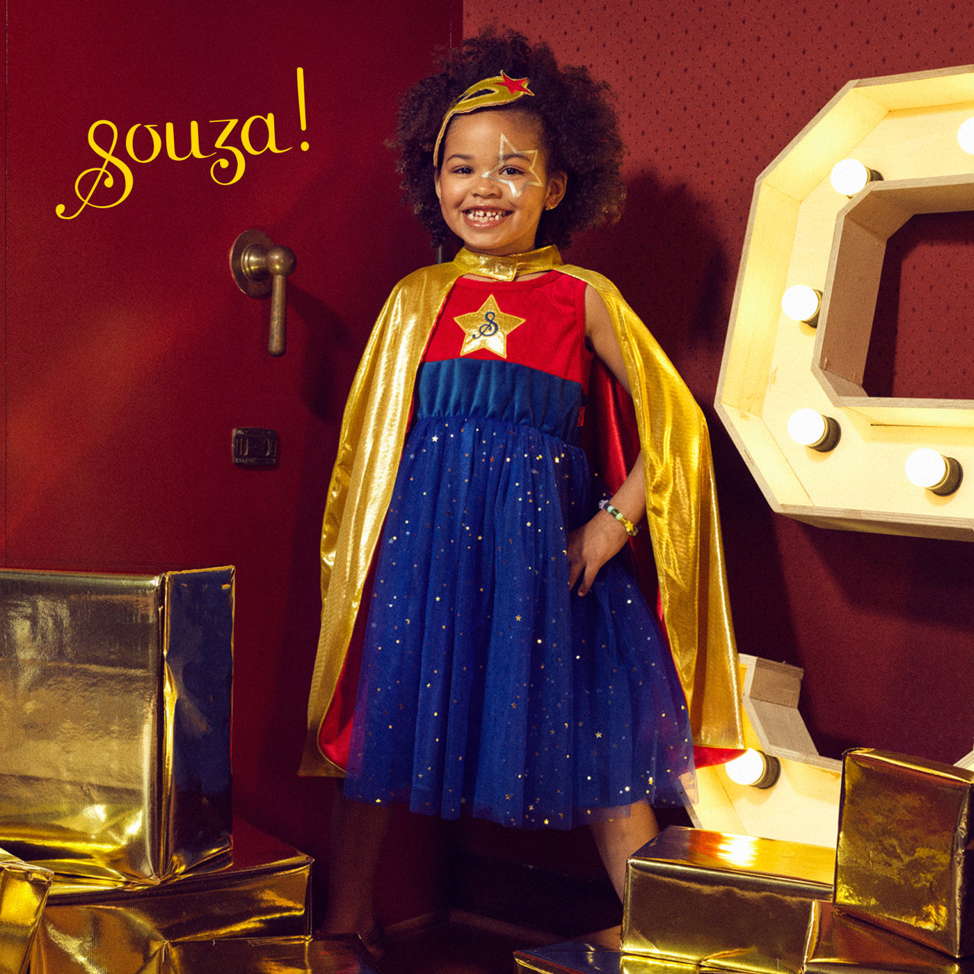 Super hero girl robe et cape
