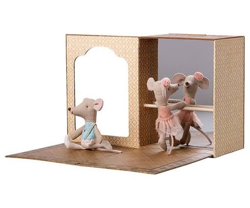 Studio de danse avec Petit frère et Petite soeur