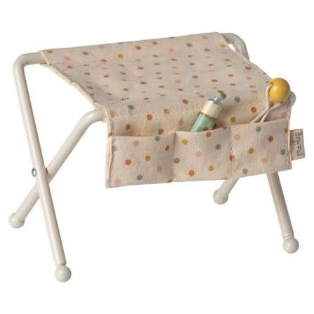 Table à langer, Bébé souris