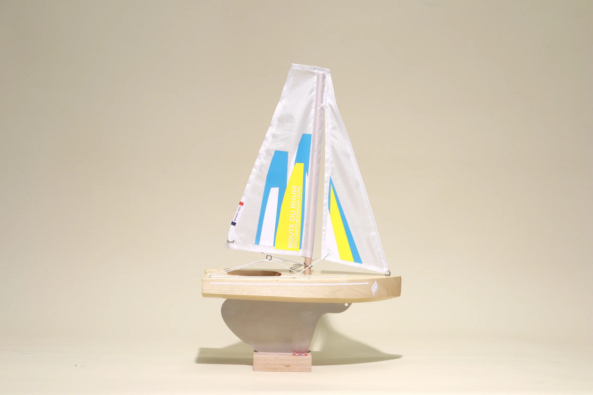 Bateau jouet en bois – Le voilier Korrigan