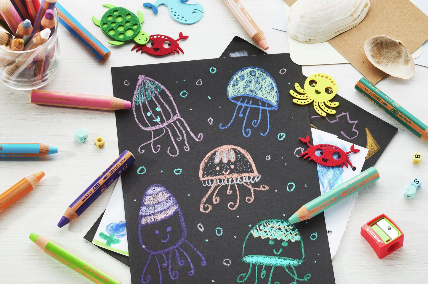 WOODY Crayons 3-en-1 - Etui de 6 crayons + 1 taille-crayons